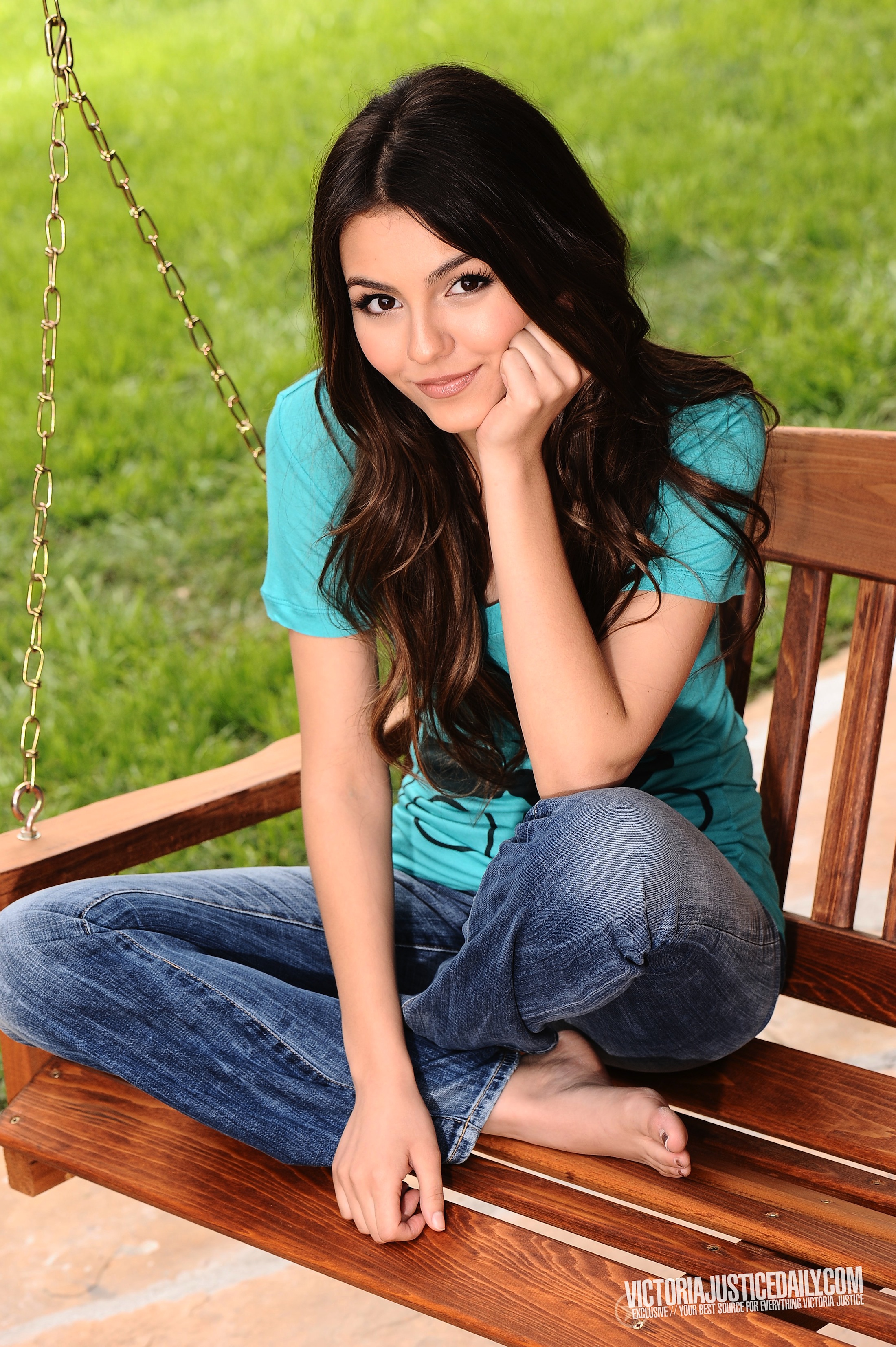 Victoria-Justice-Feet-413209.jpg